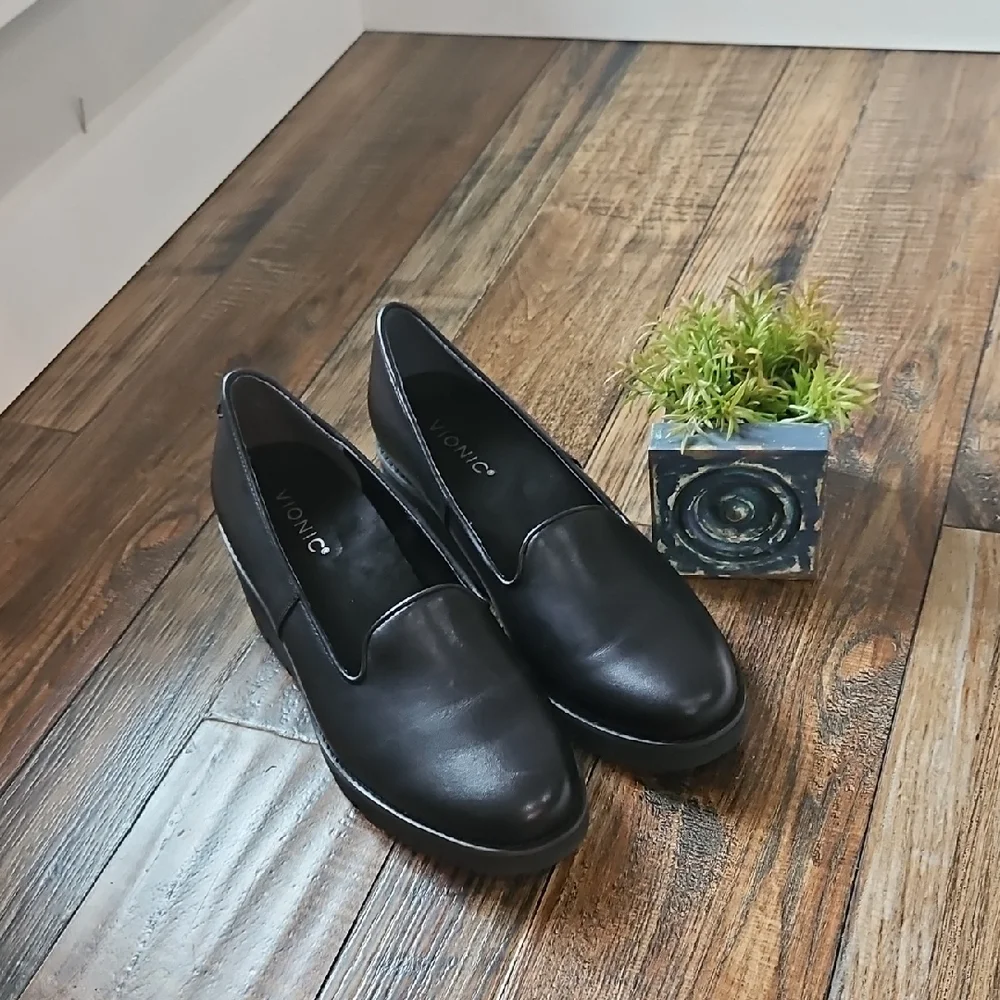 Vionic Women's Black Leather‎ Slip On Lug Wedge Heel Comfortable Loafers